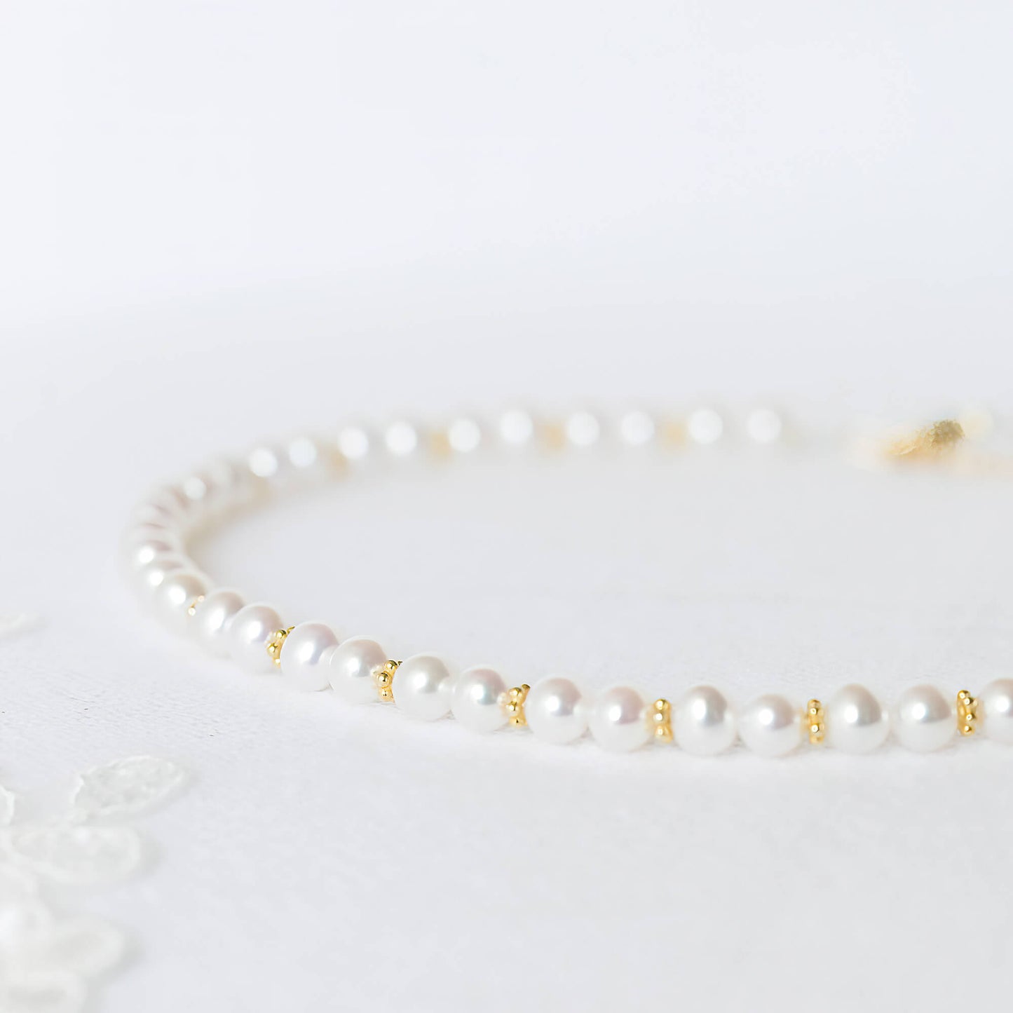 Golden Precious Pearls Necklace