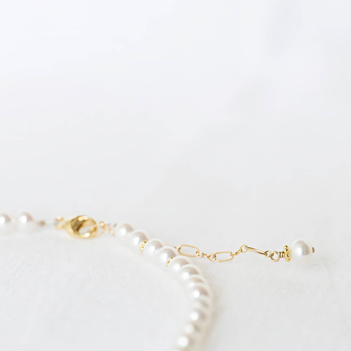 Golden Precious Pearls Necklace