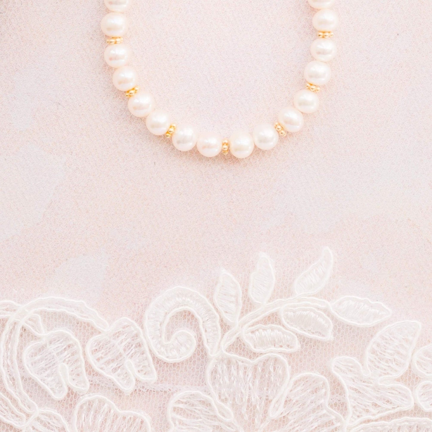 Golden Precious Pearls Bracelet